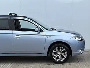 Used 2015 Mitsubishi Outlander Gx Glacier Blue - Interior and Exterior details 16