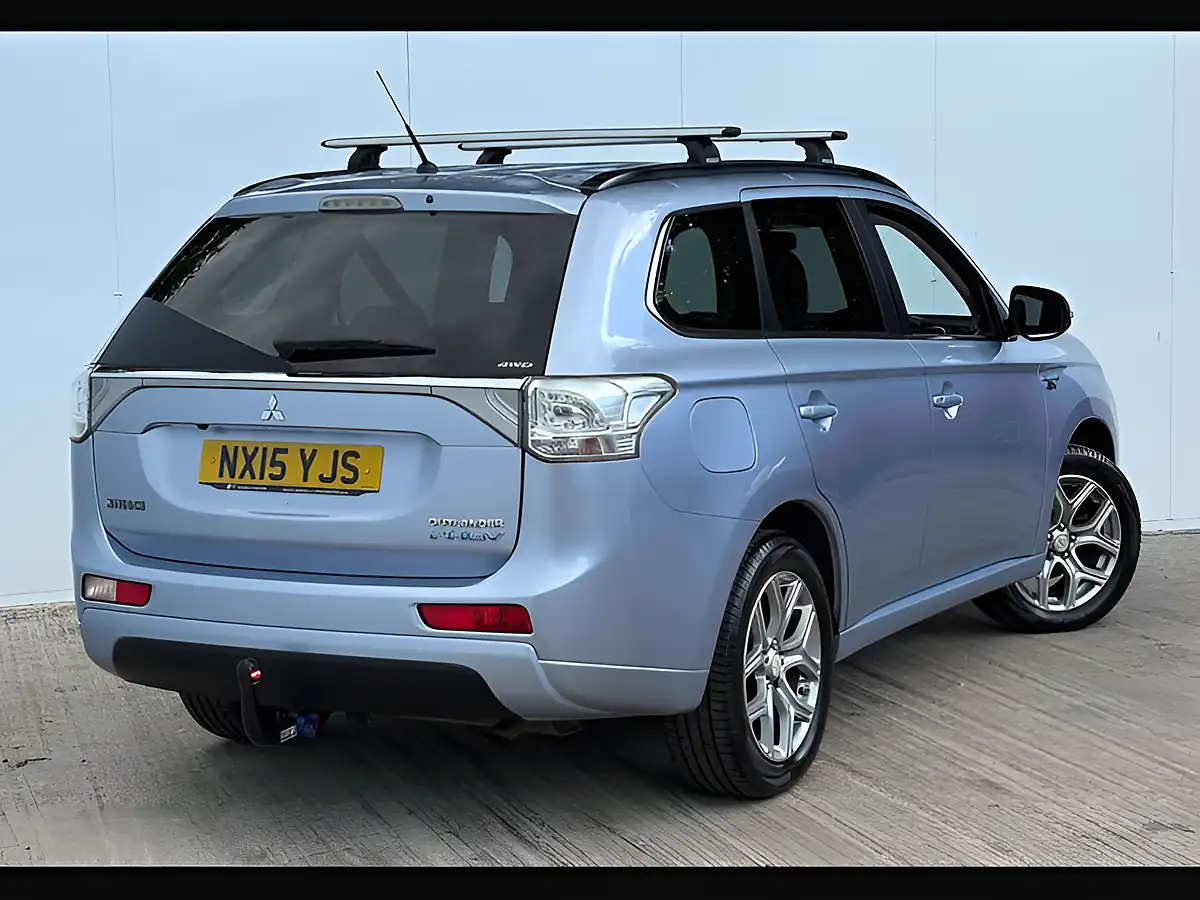 Used 2015 Mitsubishi Outlander Gx Glacier Blue - Interior and Exterior details 19