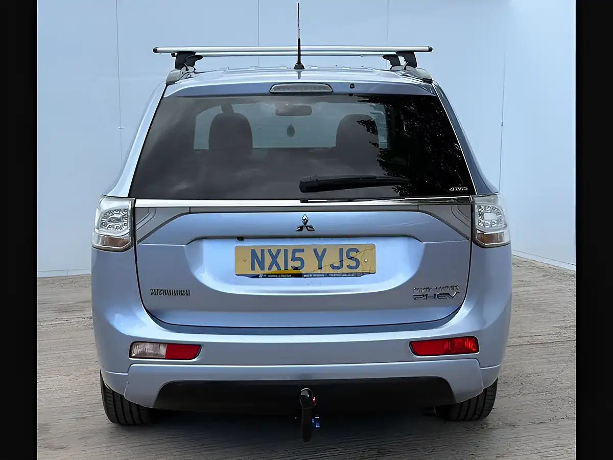 Used 2015 Mitsubishi Outlander Gx Glacier Blue - Interior and Exterior details 4