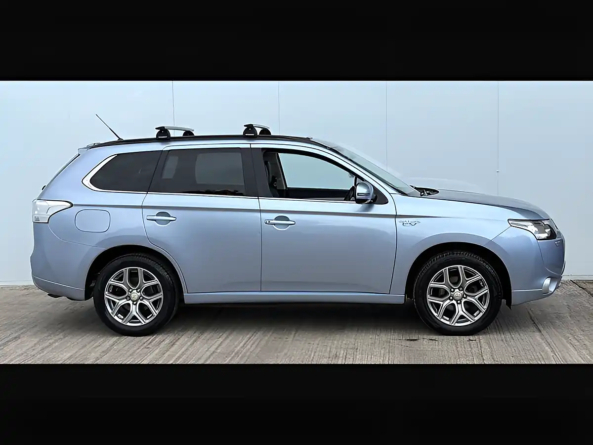 Used 2015 Mitsubishi Outlander Gx Glacier Blue - Interior and Exterior details 6