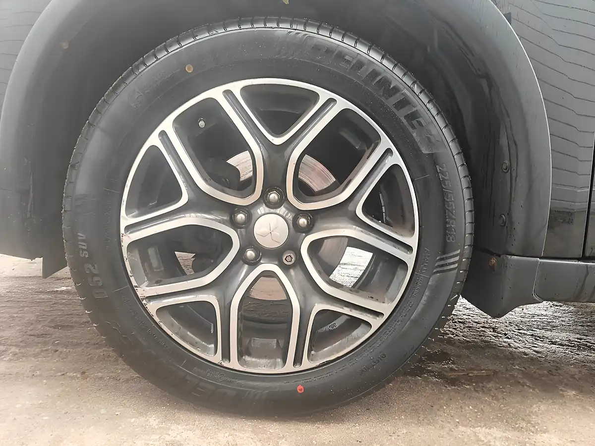 Used 2015 Mitsubishi Outlander GX3 Black - Interior and Exterior details 11