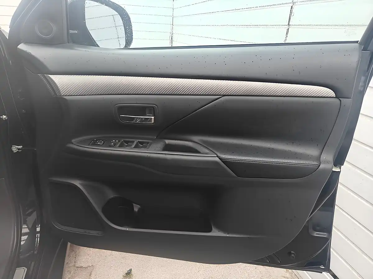 Used 2015 Mitsubishi Outlander GX3 Black - Interior and Exterior details 13