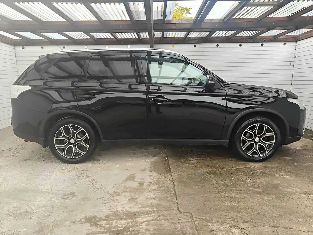 Used 2015 Mitsubishi Outlander GX3 Black - Interior and Exterior details 2