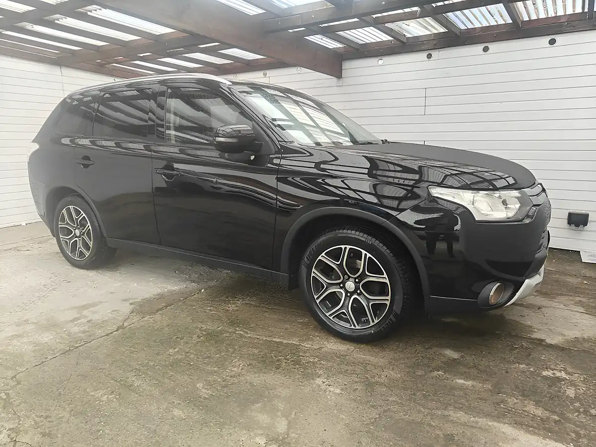 Used 2015 Mitsubishi Outlander GX3 Black - Interior and Exterior details 8