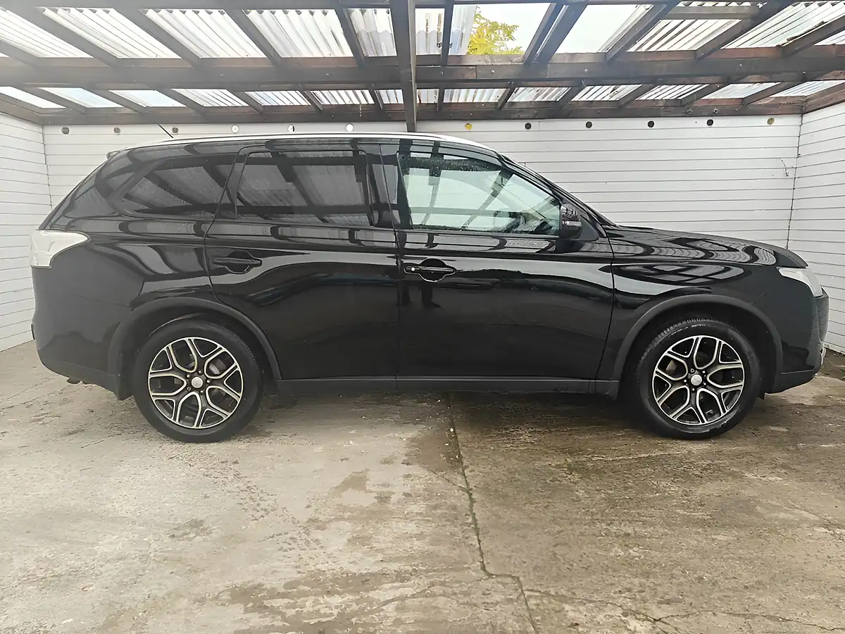 Used 2015 Mitsubishi Outlander GX3 Black - Interior and Exterior details 9