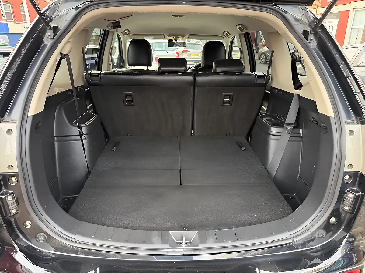 Used 2015 Mitsubishi Outlander GX3 Black - Interior and Exterior details 10