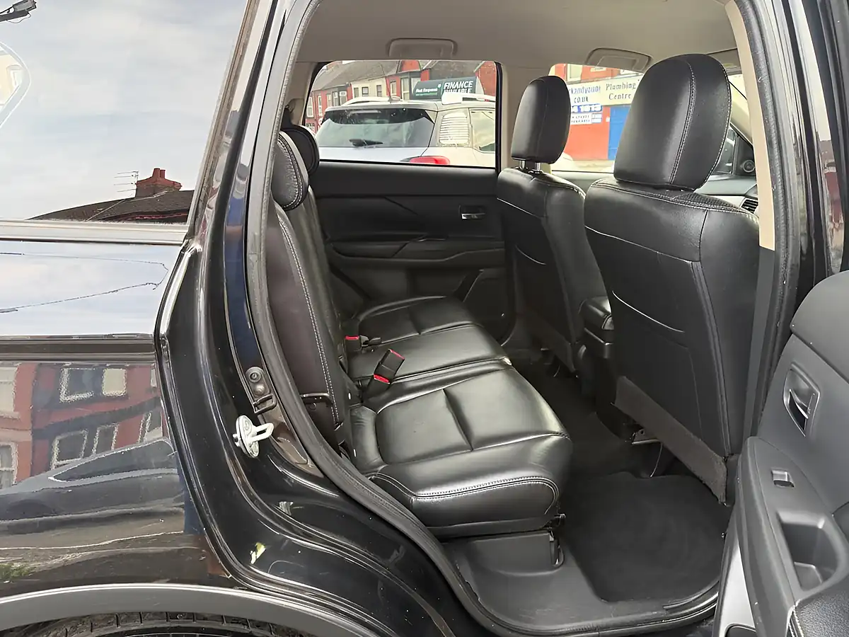 Used 2015 Mitsubishi Outlander GX3 Black - Interior and Exterior details 11