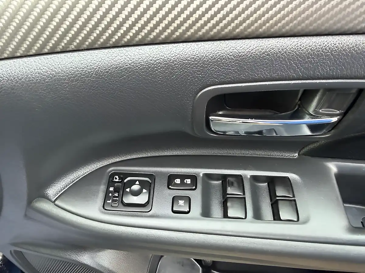 Used 2015 Mitsubishi Outlander GX3 Black - Interior and Exterior details 17