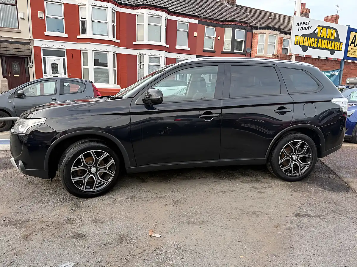 Used 2015 Mitsubishi Outlander GX3 Black - Interior and Exterior details 4