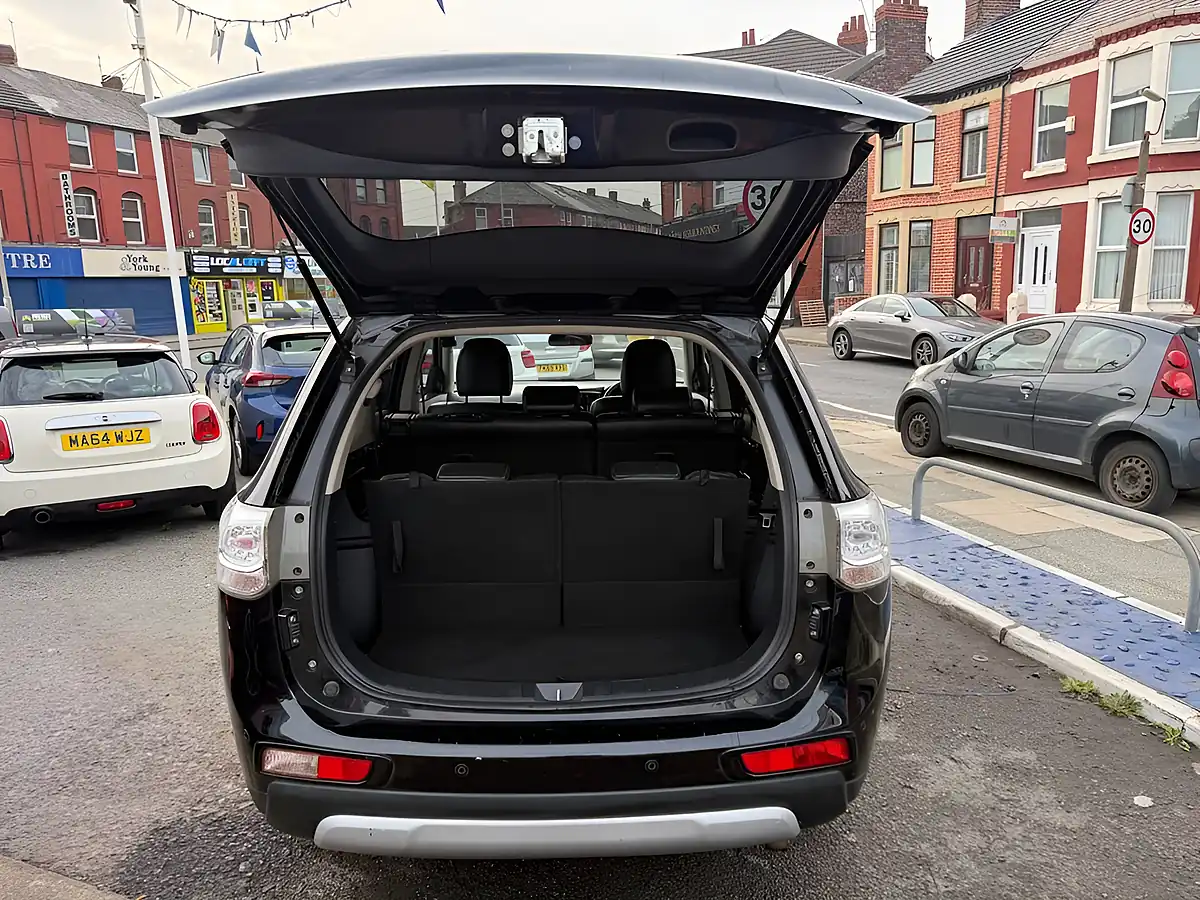 Used 2015 Mitsubishi Outlander GX3 Black - Interior and Exterior details 8