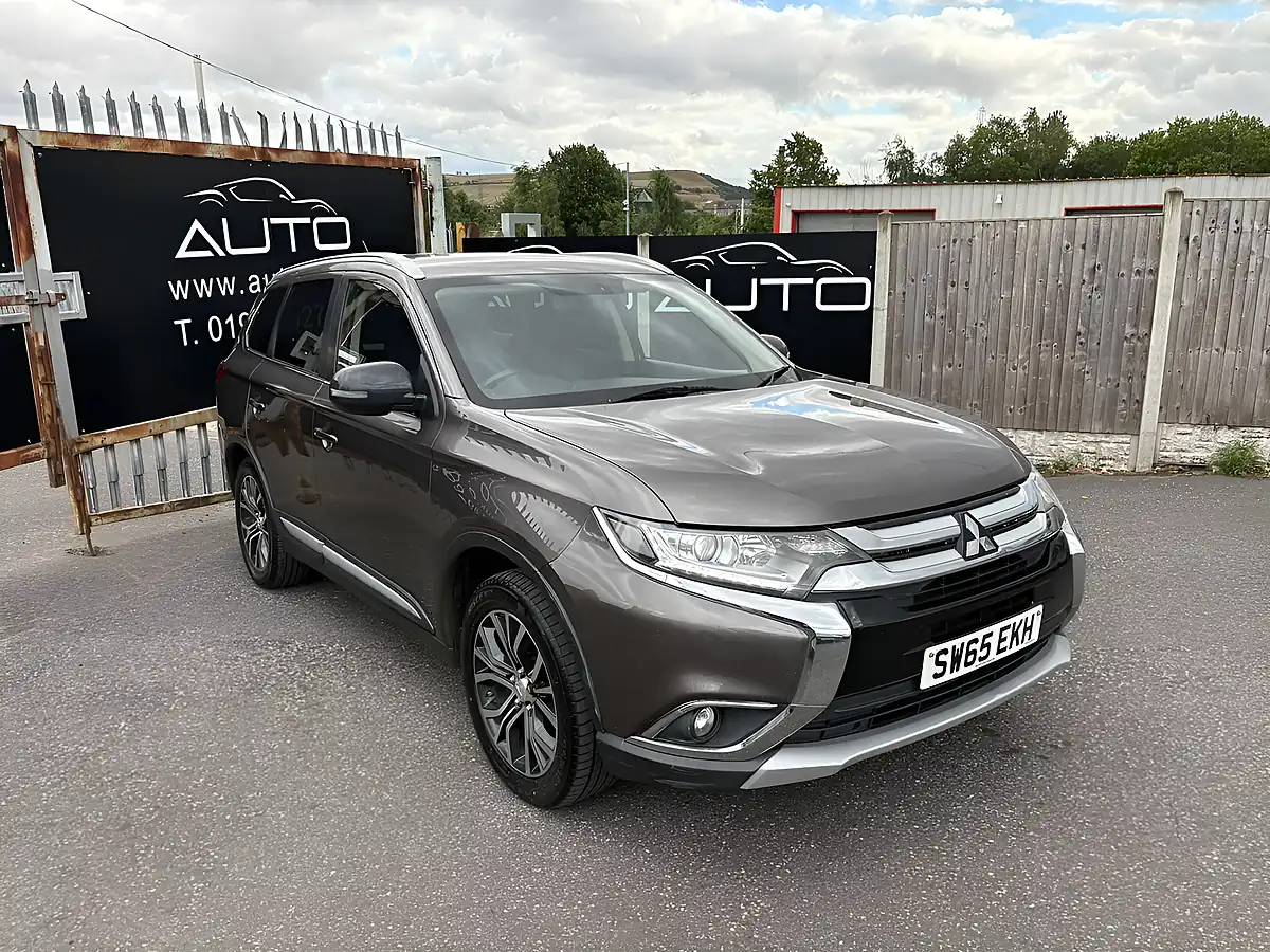 Used 2015 Mitsubishi Outlander GX3 Brown - Front View