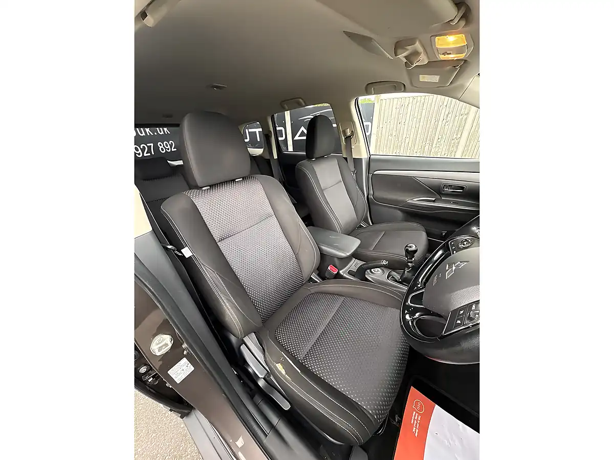 Used 2015 Mitsubishi Outlander GX3 Brown - Interior and Exterior details 10