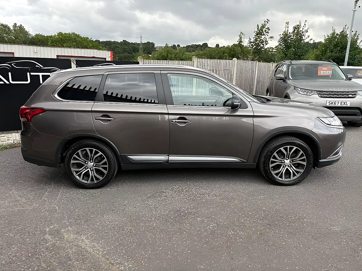 Used 2015 Mitsubishi Outlander GX3 Brown - Interior and Exterior details 11