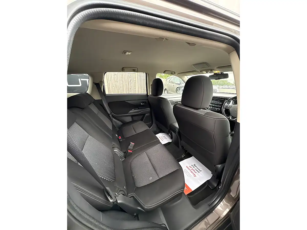 Used 2015 Mitsubishi Outlander GX3 Brown - Interior and Exterior details 12