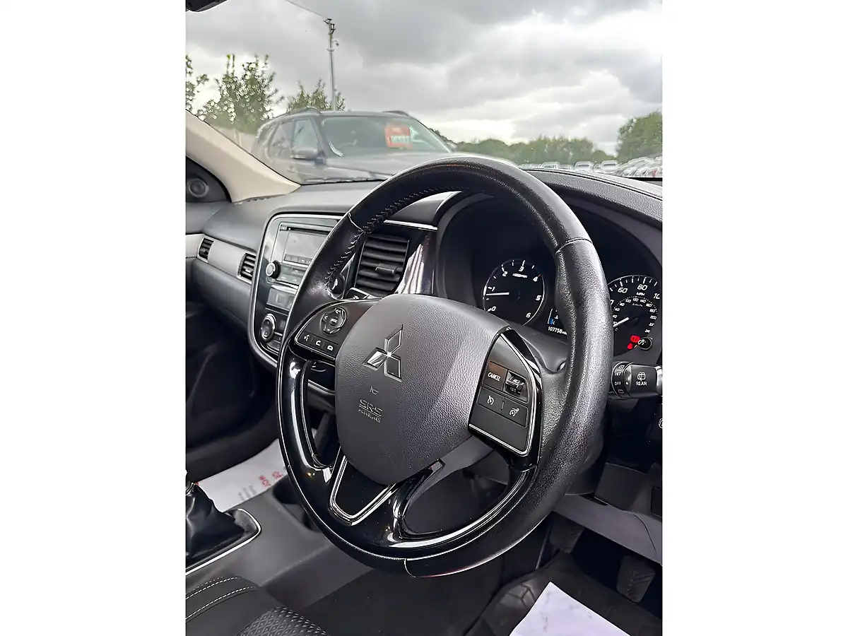 Used 2015 Mitsubishi Outlander GX3 Brown - Interior and Exterior details 13