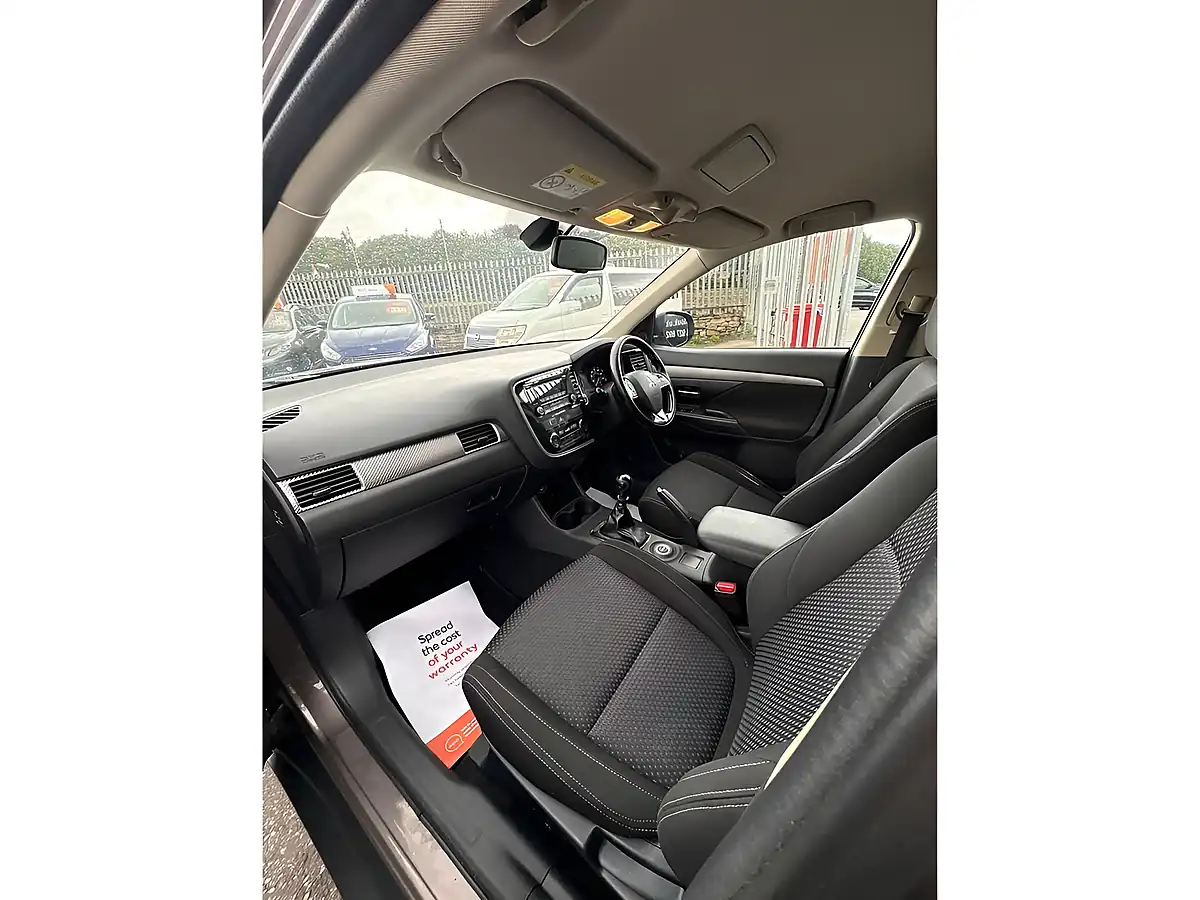Used 2015 Mitsubishi Outlander GX3 Brown - Interior and Exterior details 16