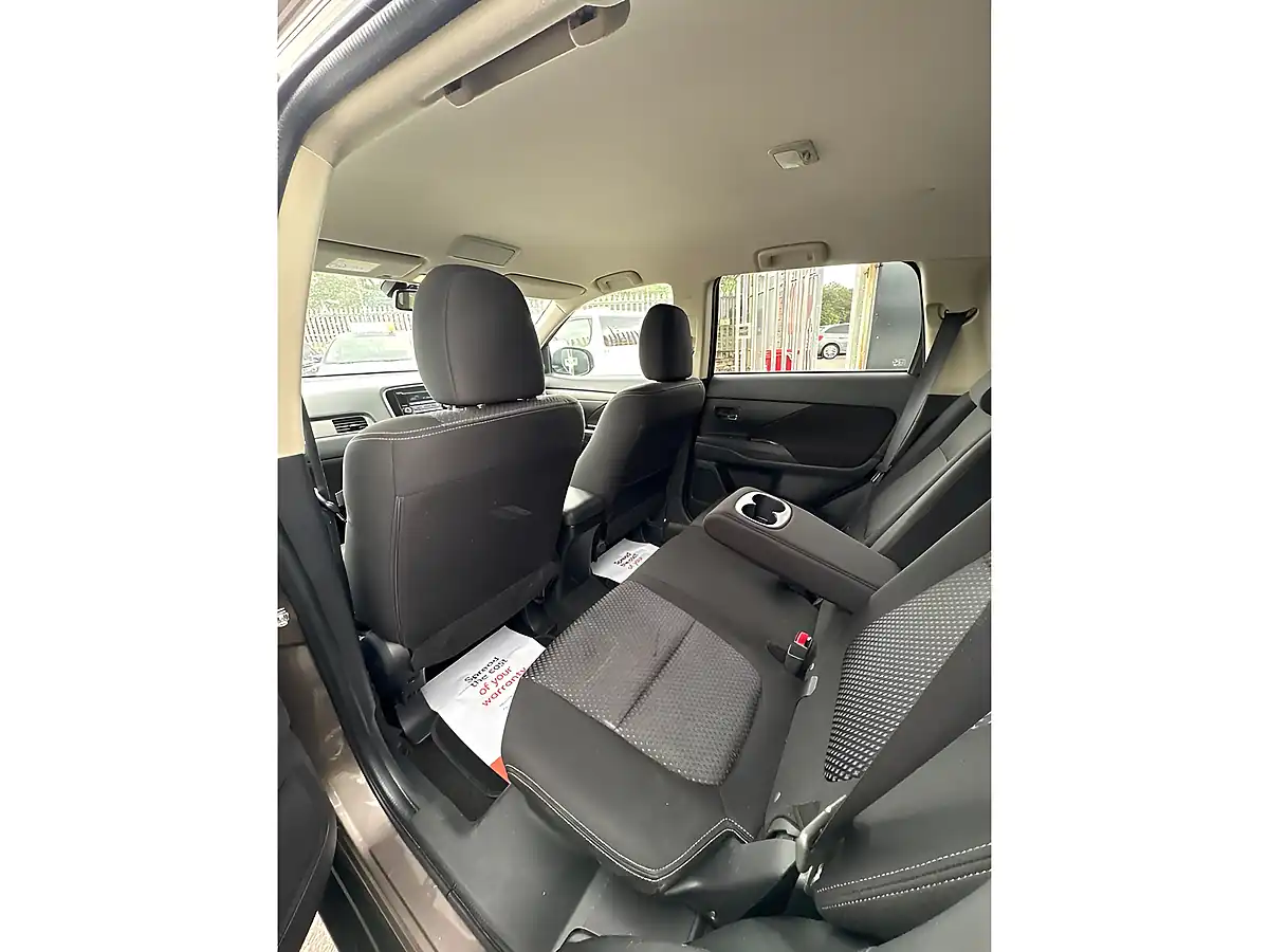 Used 2015 Mitsubishi Outlander GX3 Brown - Interior and Exterior details 18