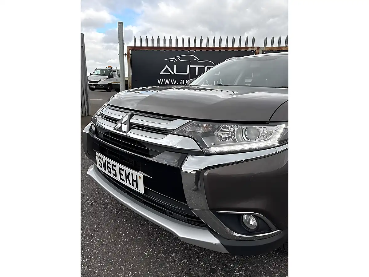 Used 2015 Mitsubishi Outlander GX3 Brown - Interior and Exterior details 3
