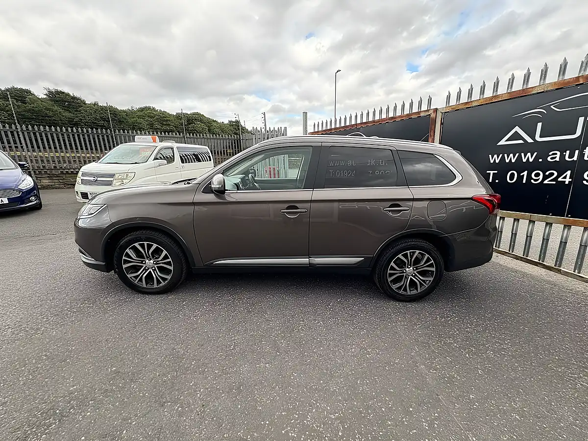 Used 2015 Mitsubishi Outlander GX3 Brown - Interior and Exterior details 6