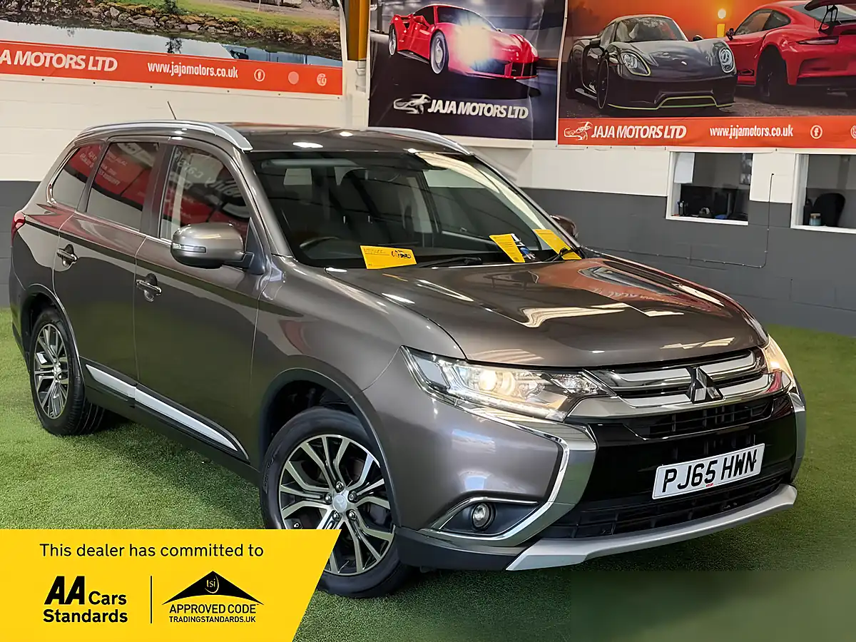 Used 2015 Mitsubishi Outlander GX3 Brown - Front View