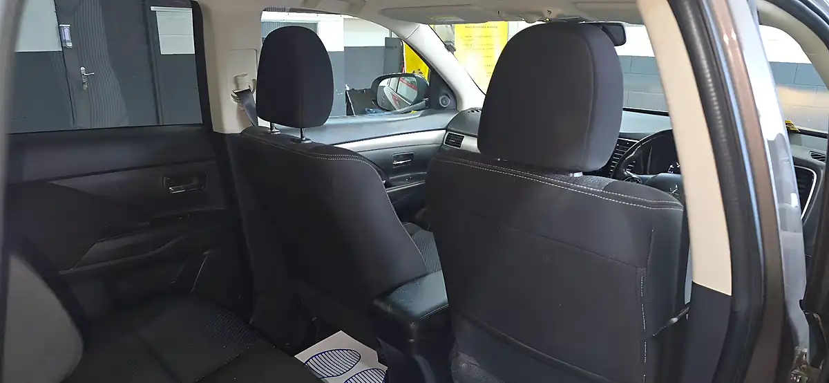 Used 2015 Mitsubishi Outlander GX3 Brown - Interior and Exterior details 10
