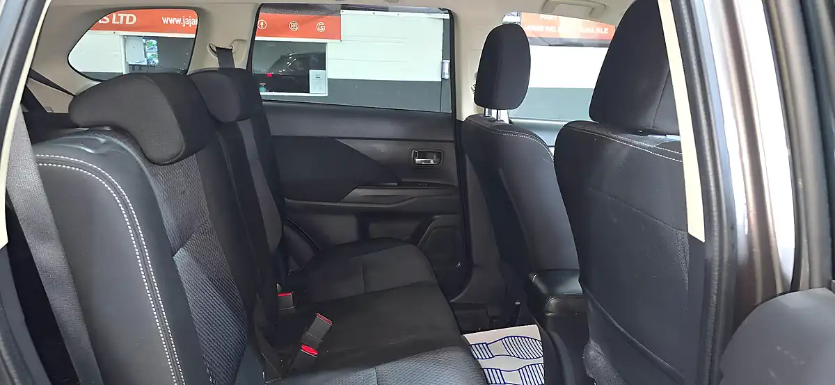 Used 2015 Mitsubishi Outlander GX3 Brown - Interior and Exterior details 11