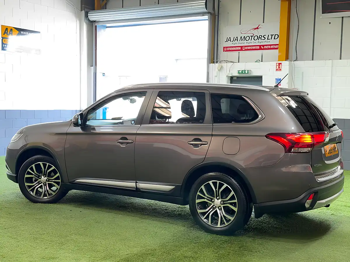Used 2015 Mitsubishi Outlander GX3 Brown - Interior and Exterior details 17