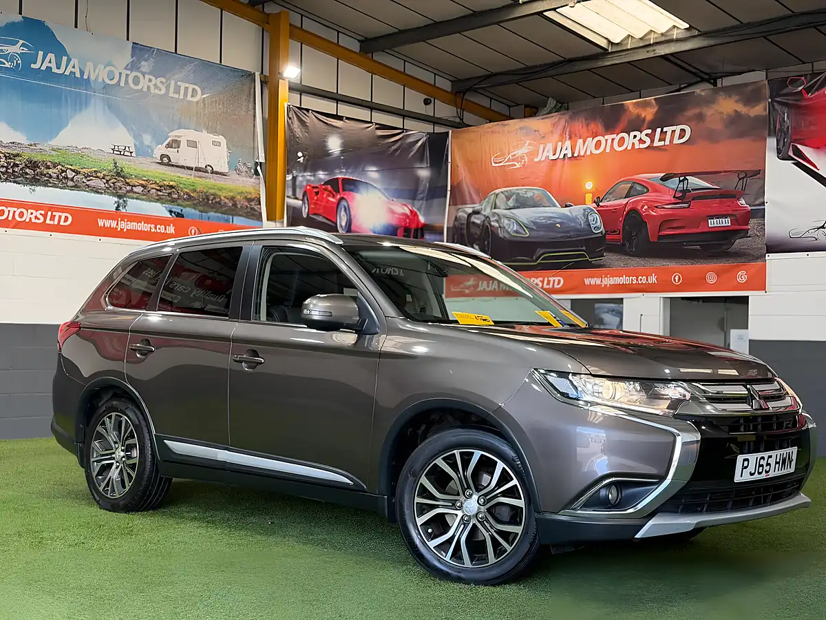 Used 2015 Mitsubishi Outlander GX3 Brown - Interior and Exterior details 19