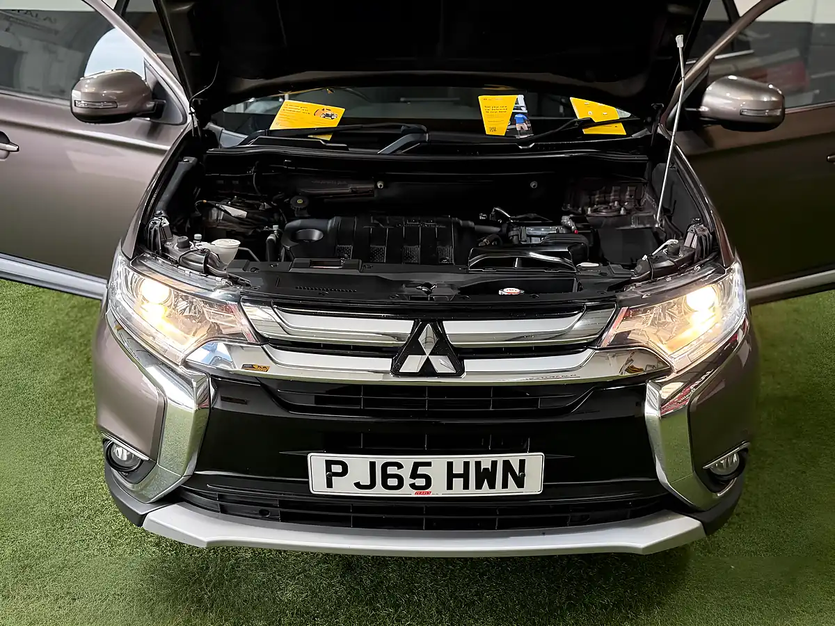 Used 2015 Mitsubishi Outlander GX3 Brown - Interior and Exterior details 20