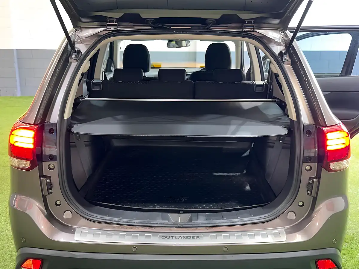 Used 2015 Mitsubishi Outlander GX3 Brown - Interior and Exterior details 5