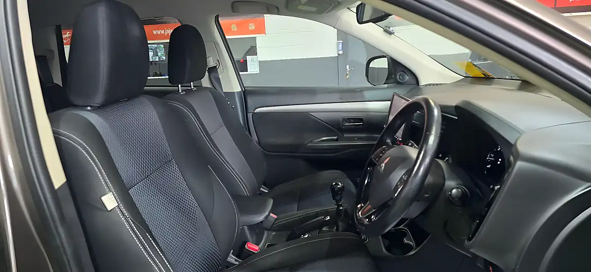 Used 2015 Mitsubishi Outlander GX3 Brown - Interior and Exterior details 6