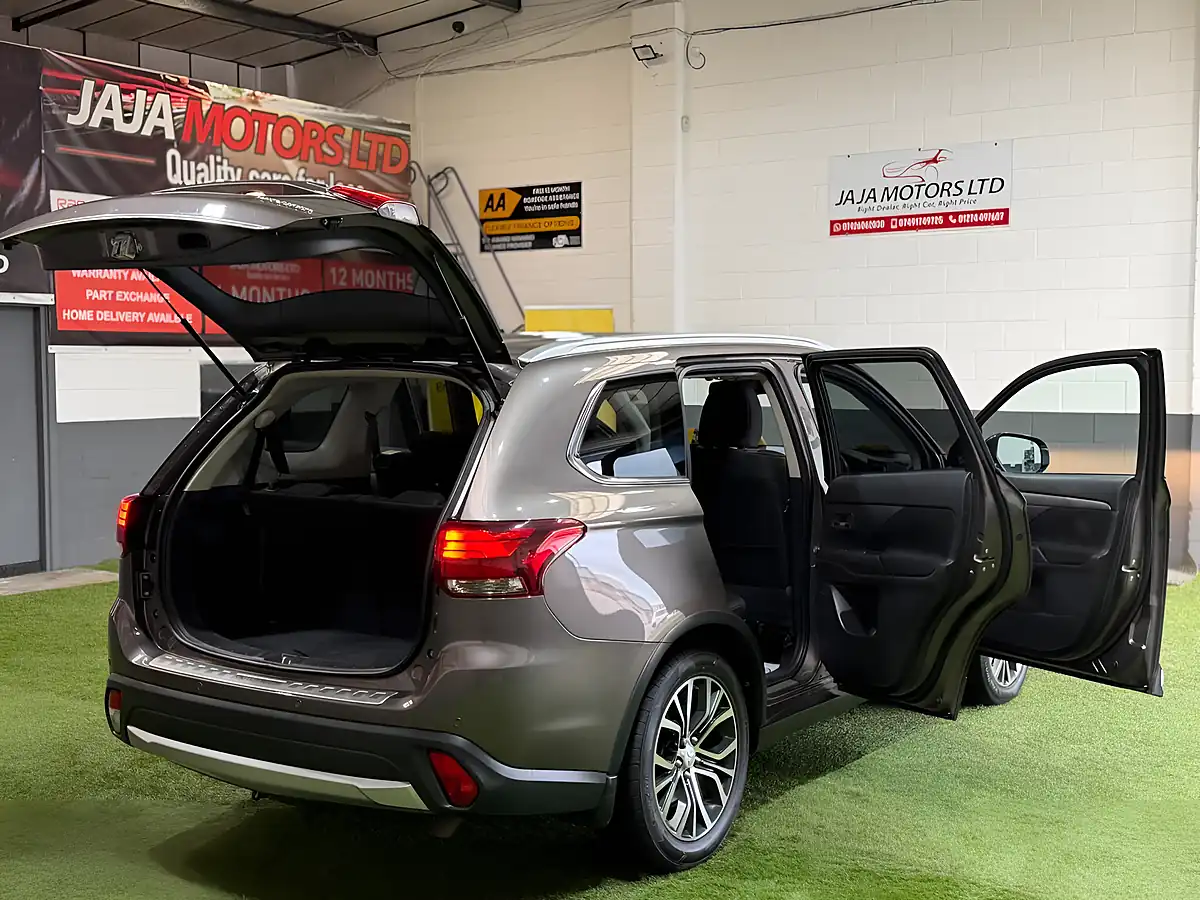 Used 2015 Mitsubishi Outlander GX3 Brown - Interior and Exterior details 9