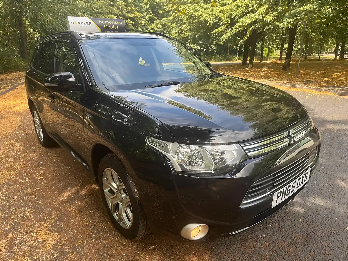 Used 2015 Mitsubishi Outlander GX3h Black - Interior and Exterior details 10