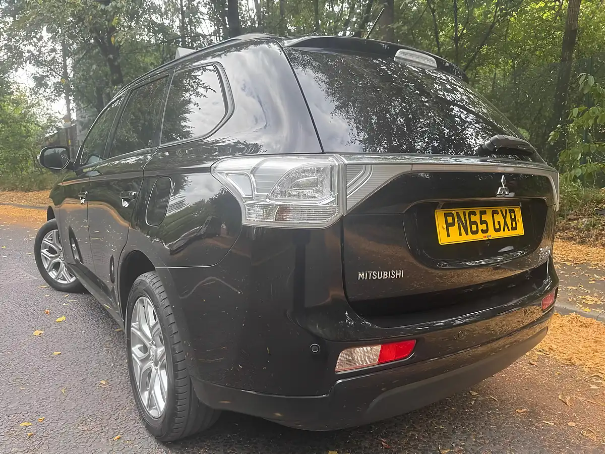 Used 2015 Mitsubishi Outlander GX3h Black - Interior and Exterior details 11