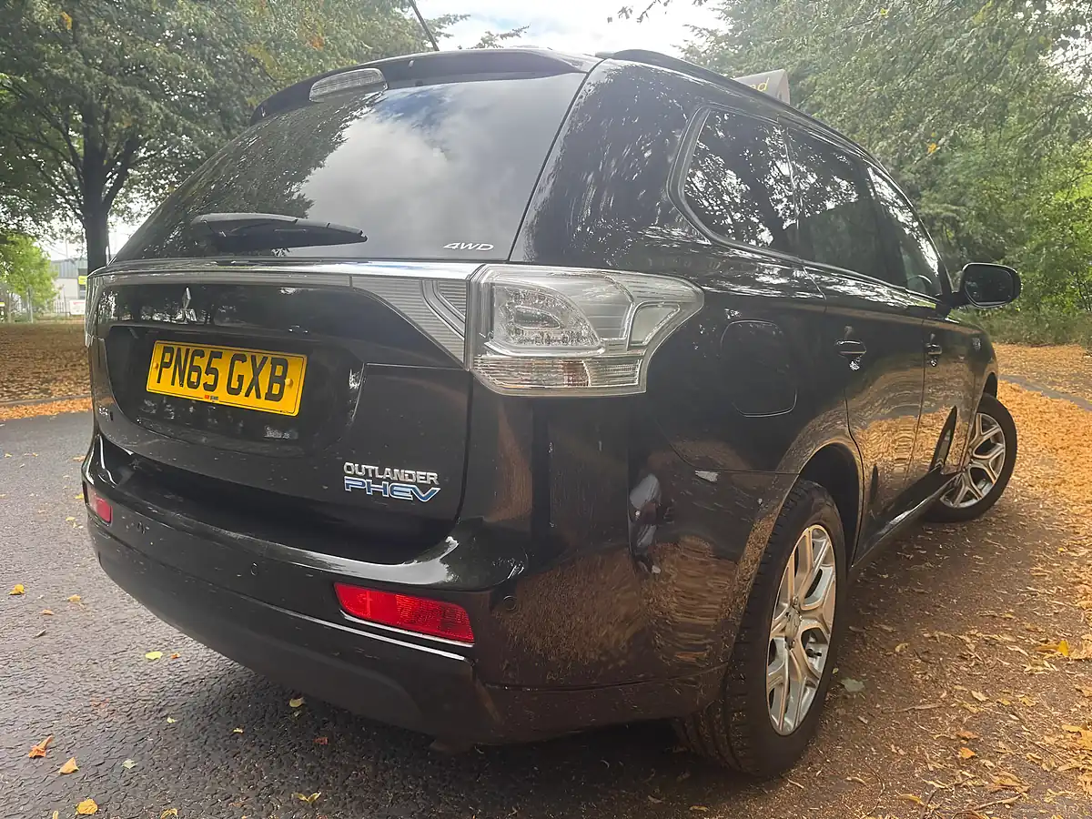Used 2015 Mitsubishi Outlander GX3h Black - Interior and Exterior details 13