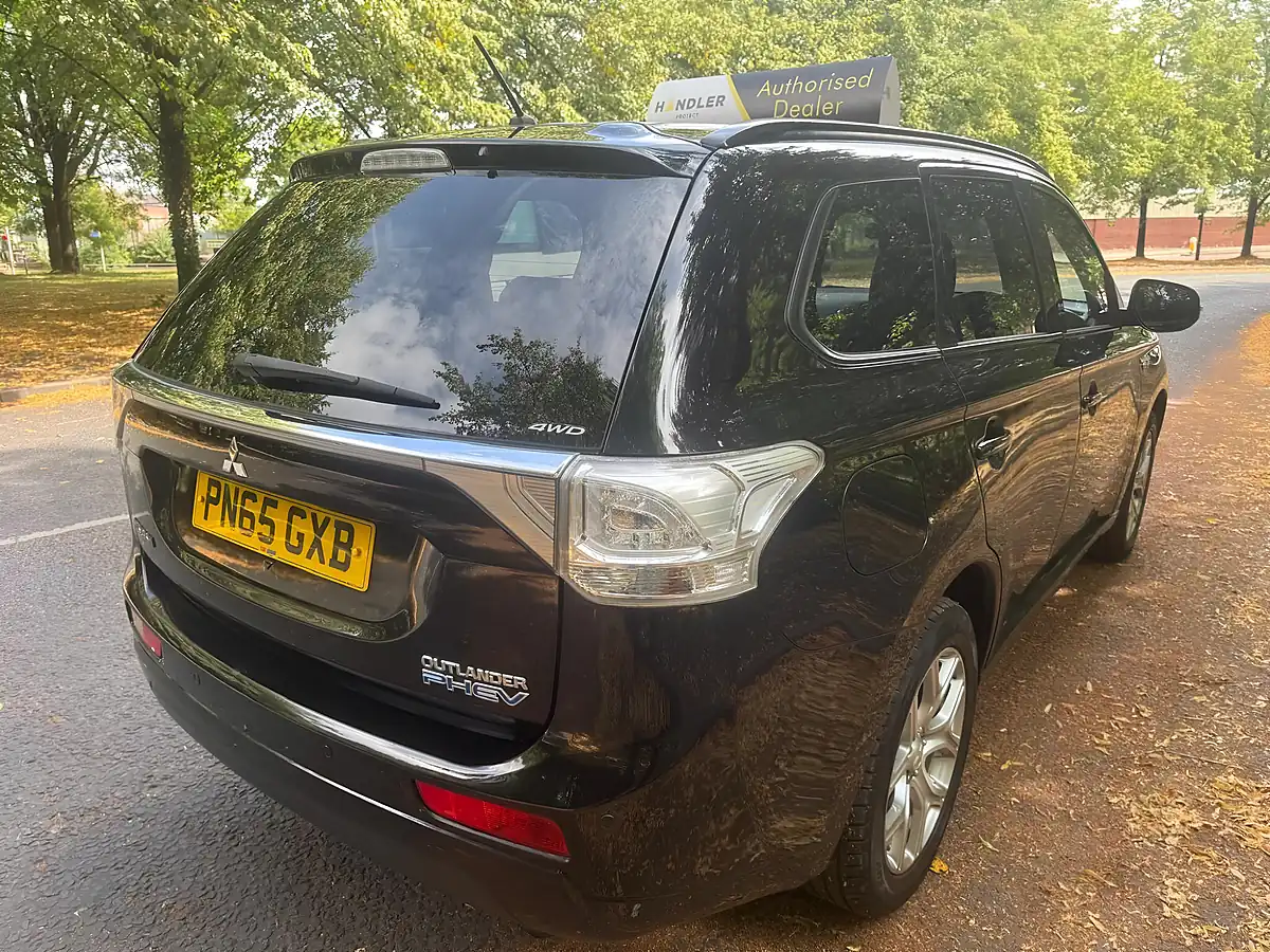 Used 2015 Mitsubishi Outlander GX3h Black - Interior and Exterior details 8