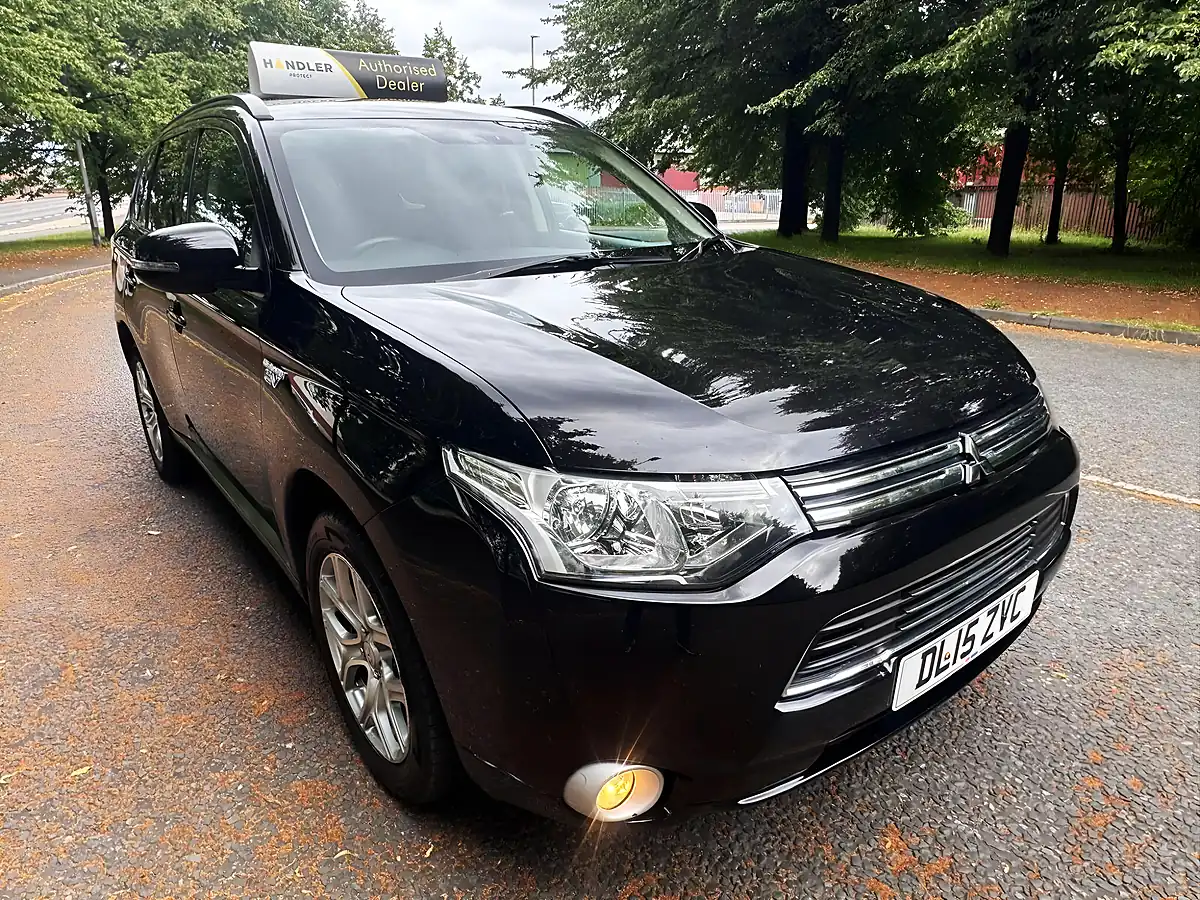 Used 2015 Mitsubishi Outlander GX3h Black - Interior and Exterior details 10