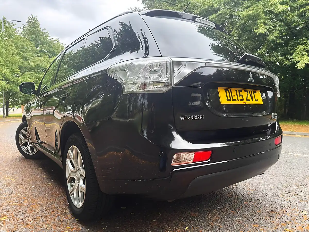 Used 2015 Mitsubishi Outlander GX3h Black - Interior and Exterior details 11