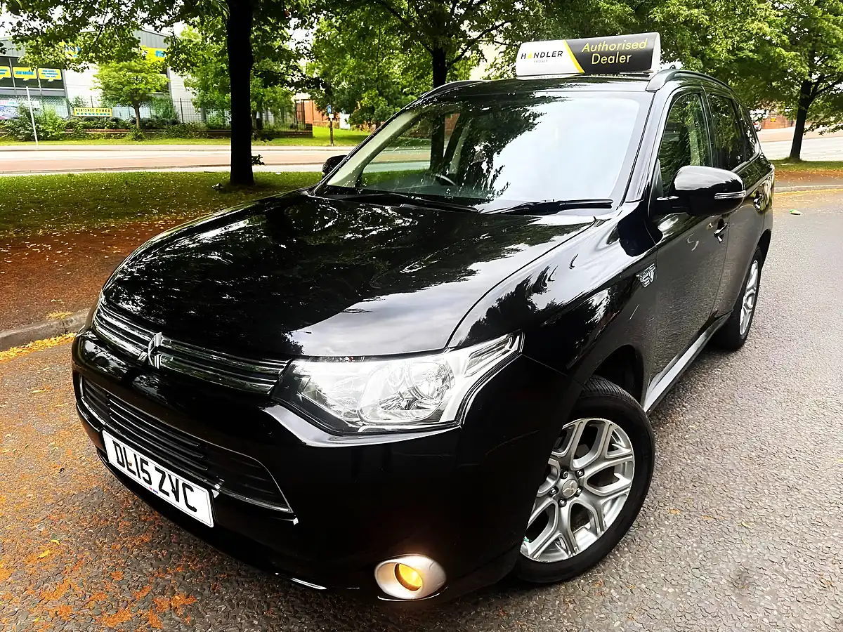 Used 2015 Mitsubishi Outlander GX3h Black - Interior and Exterior details 12