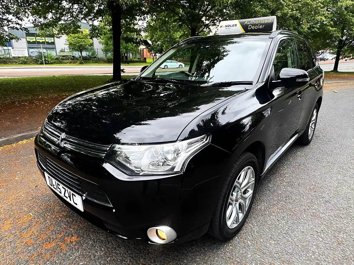 Used 2015 Mitsubishi Outlander GX3h Black - Interior and Exterior details 4