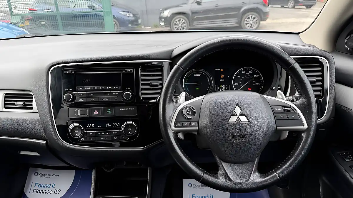 Used 2015 Mitsubishi Outlander GX3h Blue - Interior and Exterior details 10