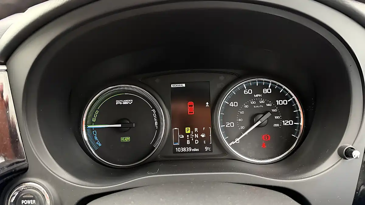 Used 2015 Mitsubishi Outlander GX3h Blue - Interior and Exterior details 11