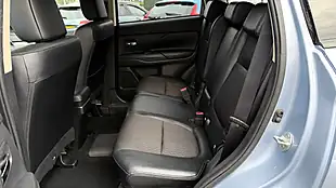 Used 2015 Mitsubishi Outlander GX3h Blue - Interior and Exterior details 18