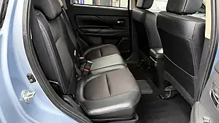 Used 2015 Mitsubishi Outlander GX3h Blue - Interior and Exterior details 19