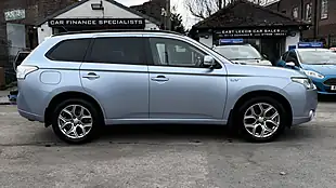 Used 2015 Mitsubishi Outlander GX3h Blue - Interior and Exterior details 2