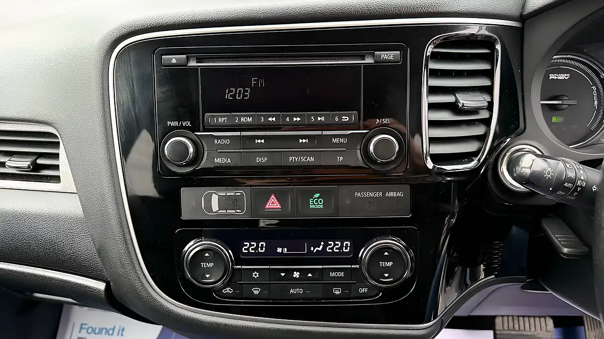Used 2015 Mitsubishi Outlander GX3h Blue - Interior and Exterior details 20