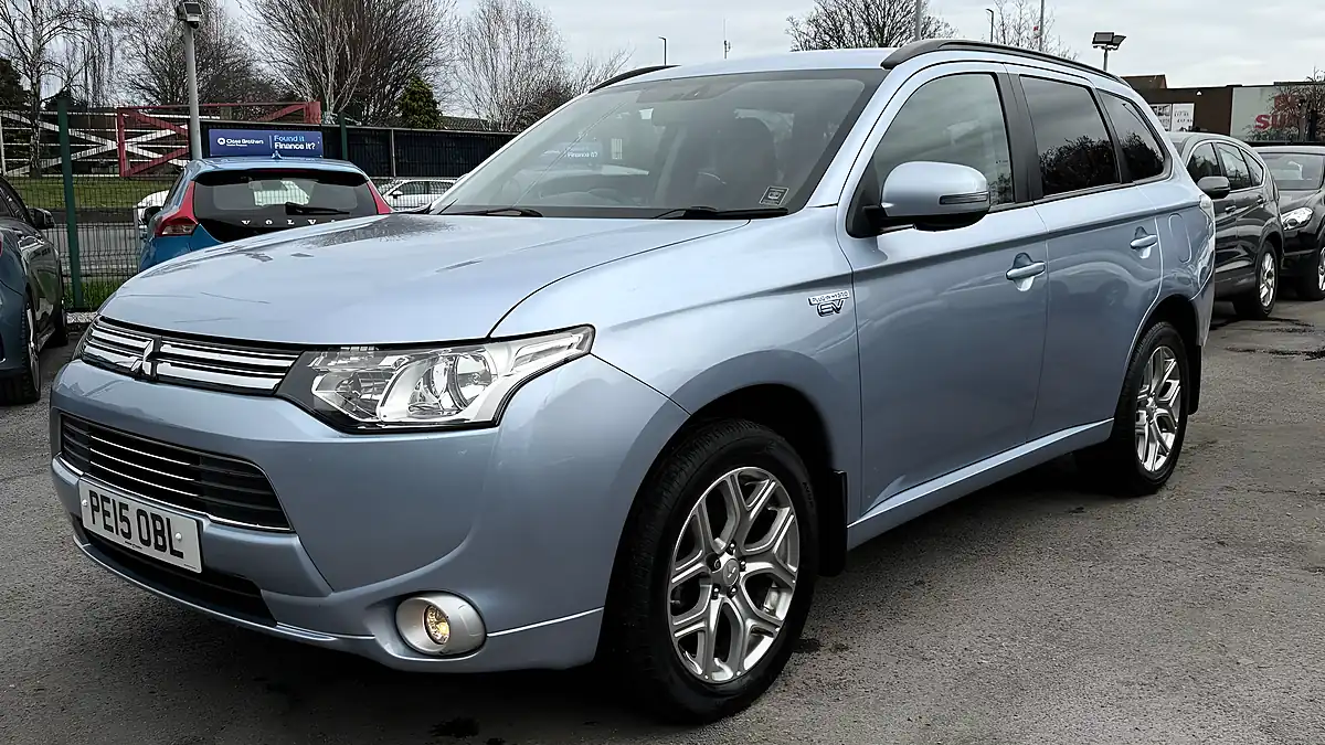 Used 2015 Mitsubishi Outlander GX3h Blue - Interior and Exterior details 7