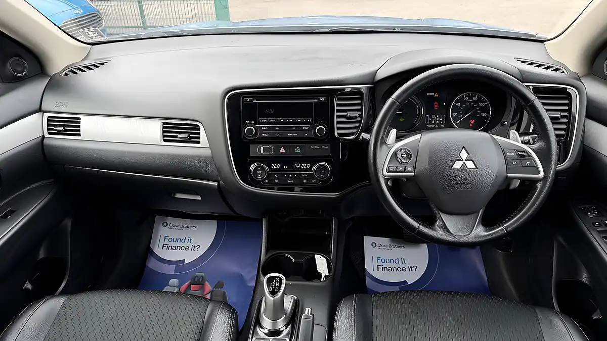 Used 2015 Mitsubishi Outlander GX3h Blue - Interior and Exterior details 9