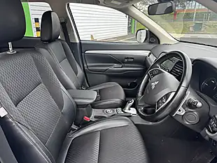 Used 2015 Mitsubishi Outlander GX3h Grey - Interior and Exterior details 11