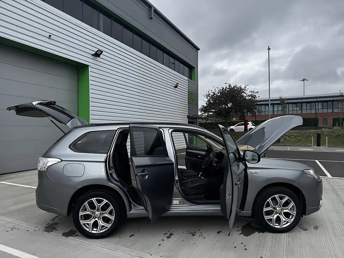 Used 2015 Mitsubishi Outlander GX3h Grey - Interior and Exterior details 13